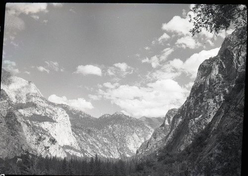 Cedar Grove, View up canyon. Glaciated Canyons