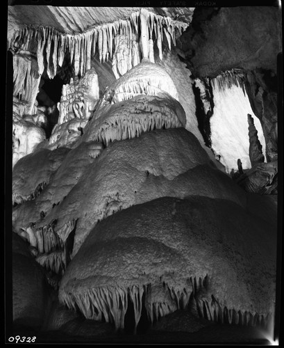 Crystal Cave Interior Formations, Dome in Dome room