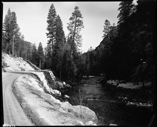 South Fork Kings River Canyon, Kings Canyon National Park South Fork Kings River, near Lewis Creek. Roads