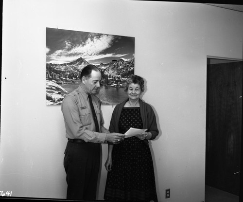 NPS Individuals, Park Superintendents, Alice Quist receiving award from Supt. Frank Kowski