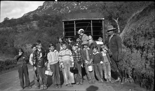 NPS Groups, Ben Packard and Ash Mountain children at school bus. NPS Individuals