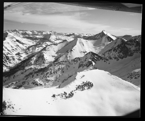 Misc. Peaks, White Chief (foreground) looking towards Vandever (aerial view)