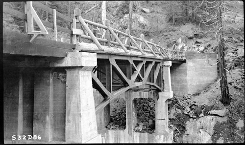 Bridges, Marble Fork Bridge- east end