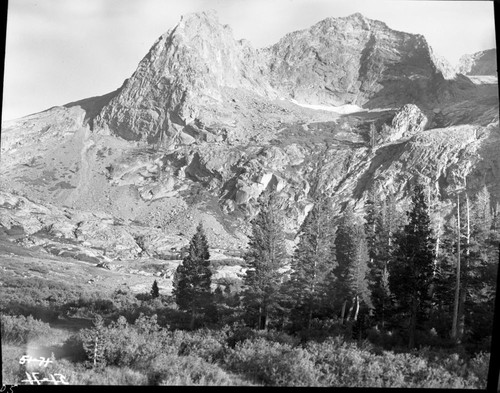 MIsc. Glaciation, Cirque S.E. of Pinto Lake