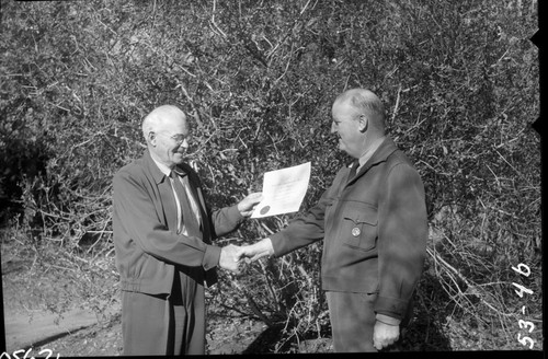 NPS Individuals, Park Superintendents, Ben Packard receiving an award with Supt. Scoyen