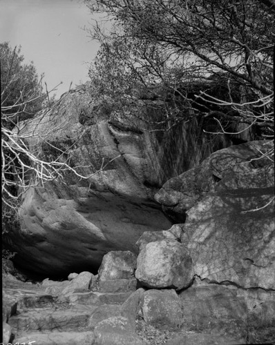 Pictoprahs and petroglyphs, Hospital Rock site