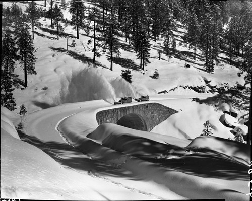 Winter Scenes, Vehicles and Equipment, Maintenance Activities, plowing snow on Generals Highway