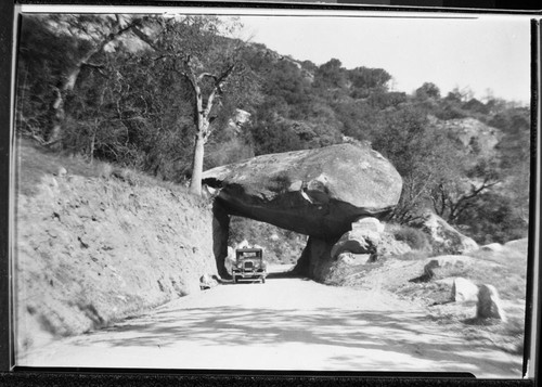 Generals Highway, new road under Tunnel Rock, Vehicular Use