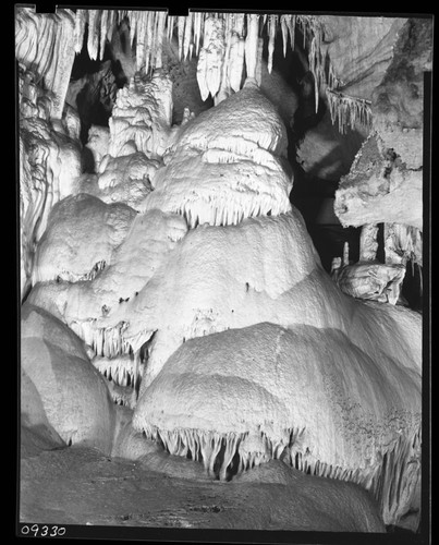 Crystal Cave Interior Formations, Dome in Dome room