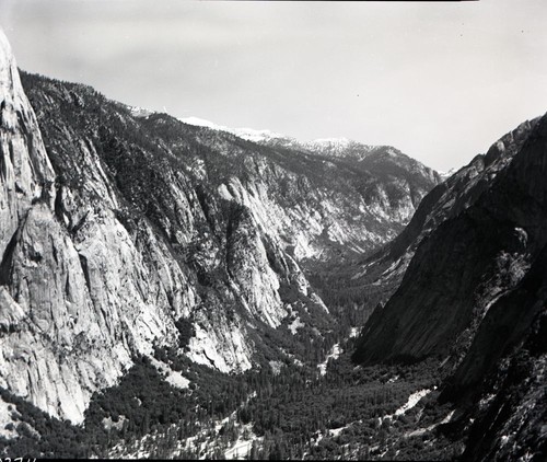 Tehipite Valley, Looking upstream. Glaciated Canyons