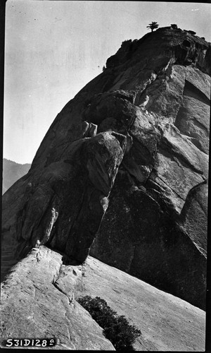 Moro Rock, from the ridge, exfoliation, weathering