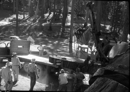 Giant Sequoia Sections, Loading a sequoia section for moving to Giant Forest Museum