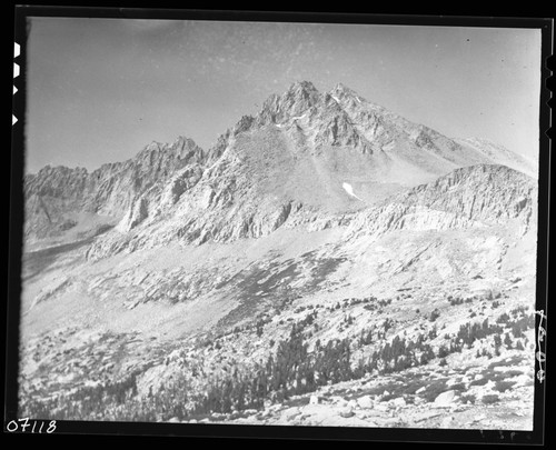 The Palisades, Middle Palisade crest