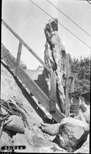 Moro Rock, SNP. Construction, old and new stairway near top