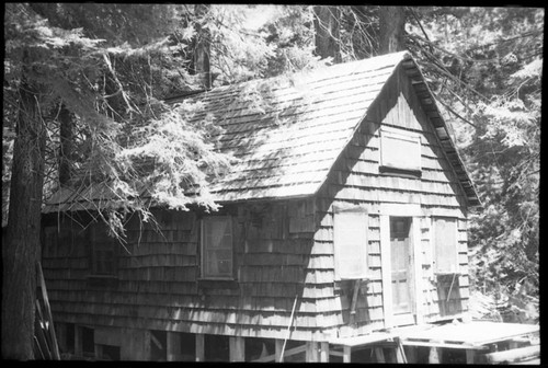 Backcountry Cabins and Structures. Dillonwood Cabin on the North Fork of the Tule River