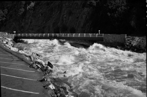 Floods and Storm damage, Bridges. Highwater at bridge. South Fork Kings River