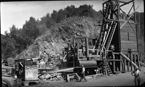 Construction, road construction at Amphitheater Point