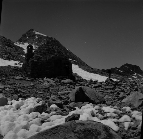 Backcountry cabins and structures, Muir Hut