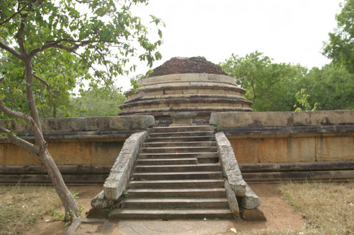 Iñdikatu Sǟya (Stūpa of the Needle) monastery complex