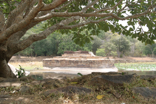 Kaludiya Pokuna (Black Water Pool): Pavilion