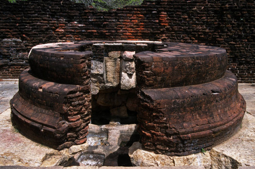 Reliquary with yantragala