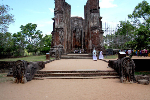 Lankātilaka ("Jewel of Lanka"): Image house: Entrance