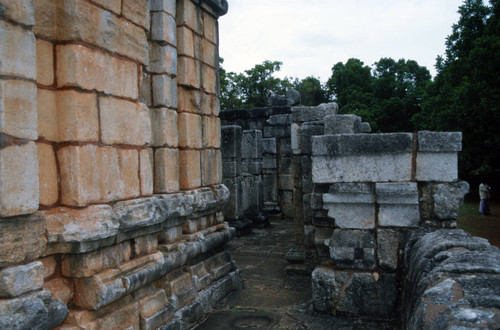 Nālanda "Gedigē" shrine (image house): passage