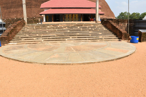 Abhayagiri Stūpa