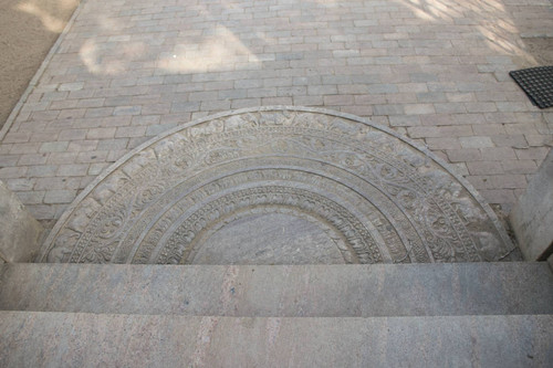 Sri Mahā Bodhi shrine: Moonstone