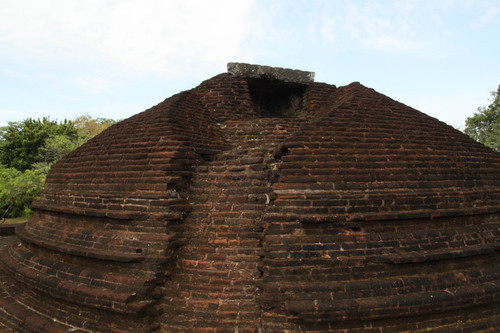 Stupa: Monastery: Manik (Gem) Vehera: Relic chamber