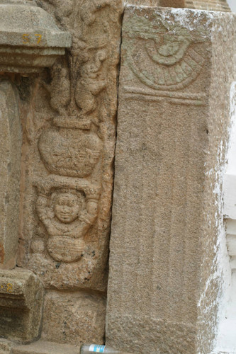 Vāhalkada: Pillar: Dwarf: Purnaghata: Elephants