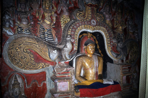 Raja Maha Vihara: Shrine: Seated Buddha statue