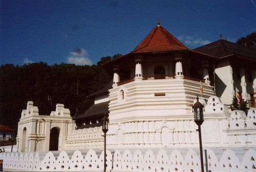 Octagonal (Sinhala, Patiruppuva)