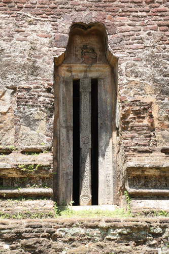 Lankātilaka ("Jewel of Lanka"): Image house: Window