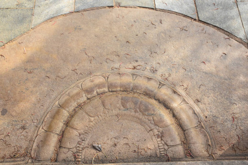 Sri Mahā Bodhi shrine: Moonstone