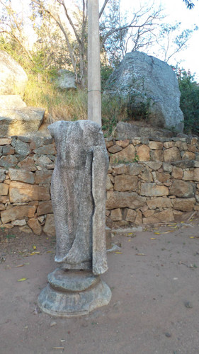 Ambastala Dāgaba precinct: Statue