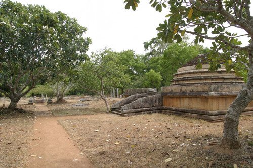 Iñdikatu Sǟya (Stūpa of the Needle) monastery complex