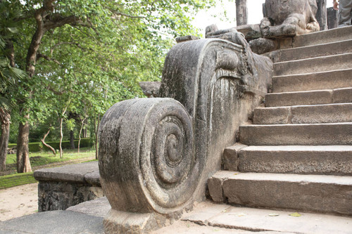 Council Chamber of King Parākramabāhu the Great: Balustrades: Makara