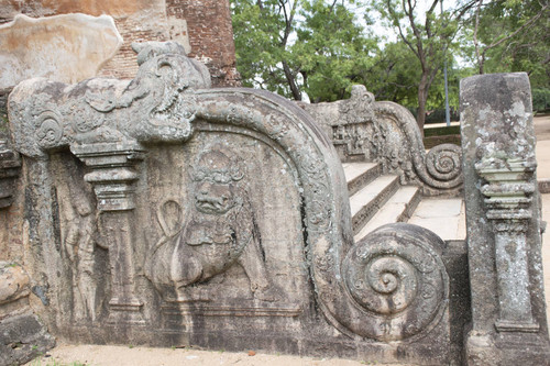 Lankātilaka ("Jewel of Lanka"): Image house: Balustrade