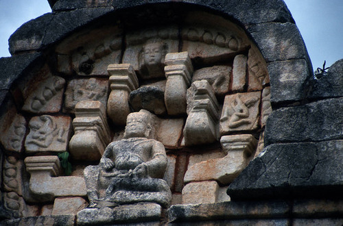 Nālanda "Gedigē" shrine (image house): tympanum