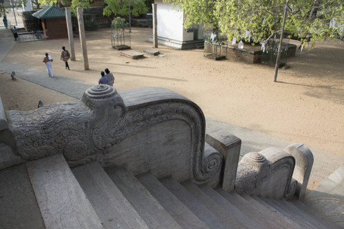 Sri Mahā Bodhi shrine; Double balustrade