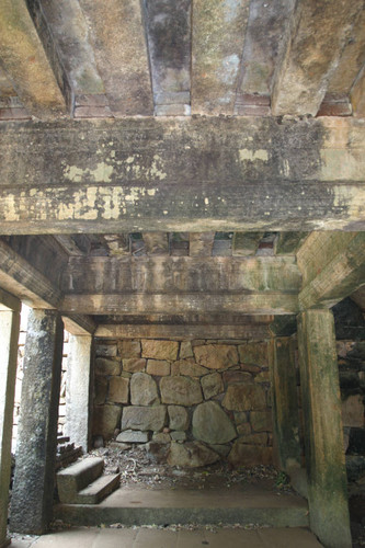 Kaludiya (Black Water) Monastery: cave dwelling