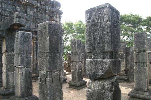 Nālanda "Gedigē" shrine (image house) and stupa (ruins): mandapa (vestibule) of shrine: pillars
