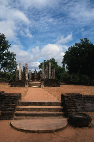 Image house (Pichchamal vihāraya): Standing Buddha statues