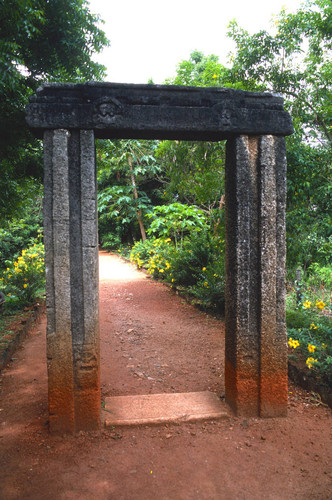 Nālanda "Gedigē" shrine (image house) and stupa (ruins): gateway to shrine