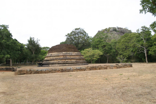 Iñdikatu Sǟya (Stūpa of the Needle) monastery complex