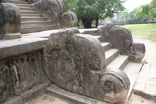 Council Chamber of King Parākramabāhu the Great: Balustrades: Makara