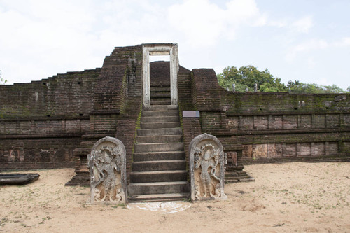 Stupa: Monastery: Manik (Gem) Vehera: Door jamb: Guardstones