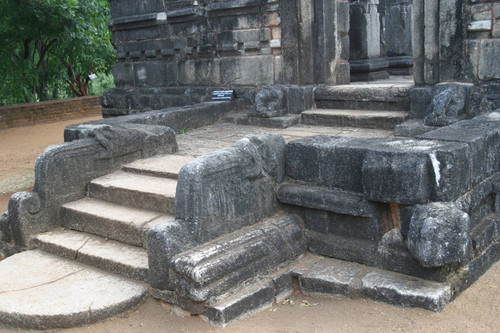 Nālanda "Gedigē" shrine (image house): exterior