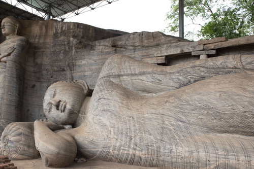 Gal Vihāra complex: Recumbent Buddha figure: Statue carved in rock